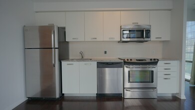 832-1832 Bay St. in Toronto, ON - Building Photo - Building Photo