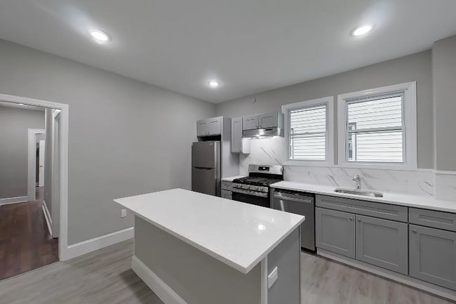 property at 7 Lombardy Pl