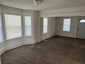 684 Hawthorne Ave E, Unit Unit1LowerLevel in St. Paul, MN - Building Photo