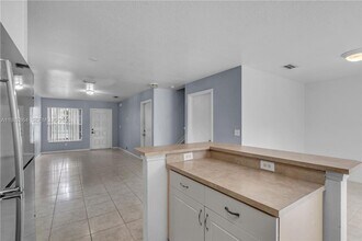 2400 SW 87th Way in Miramar, FL - Building Photo - Building Photo