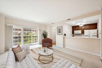 44 N Vail Ave in Arlington Heights, IL - Building Photo - Building Photo