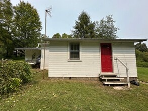 25 Sugar Hollow Ln in Fall Branch, TN - Building Photo - Building Photo