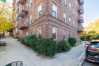 586 West 215Th Street in New York, NY - Building Photo - Building Photo