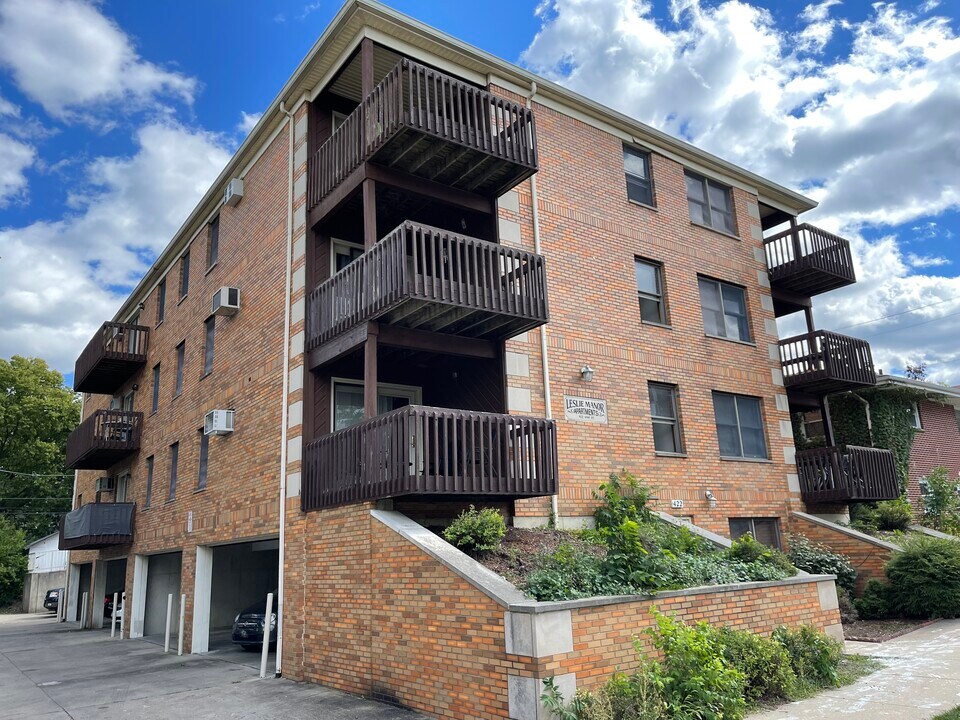 Leslie Manor Apartments in West Lafayette, IN - Building Photo