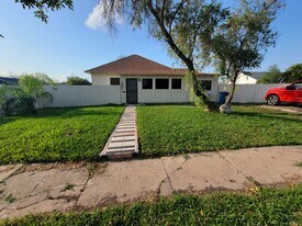 301 N Austin St in San Benito, TX - Building Photo