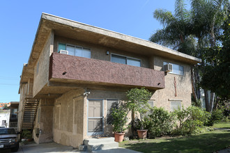 10516 Eastborne Ave in Los Angeles, CA - Building Photo - Primary Photo