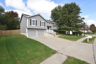 13650 Hunter Dr in Platte City, MO - Building Photo - Building Photo