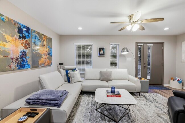 1241 N Bronough St in Tallahassee, FL - Building Photo - Building Photo