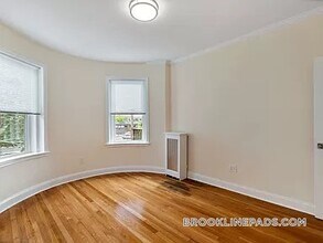 15 Green St, Unit 2 in Brookline, MA - Foto de edificio - Building Photo