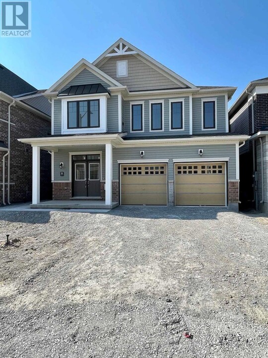 10 Bannister Rd in Barrie, ON - Building Photo