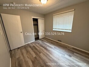 20584 Lorain Rd in Fairview Park, OH - Building Photo - Building Photo