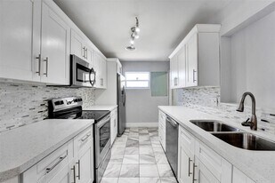 5261 NW 11th St in Lauderhill, FL - Building Photo