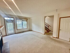1683 Village Tr in Maplewood, MN - Building Photo - Building Photo