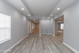 770 Mahoney Rd in Oliver Springs, TN - Foto de edificio - Building Photo