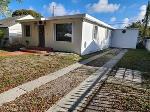 1030 NW 48th St in Miami, FL - Building Photo - Building Photo