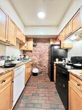 16 S Huntington Ave, Unit 2 in Boston, MA - Foto de edificio - Building Photo