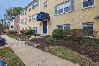 4415 Falls Bridge Dr in Baltimore, MD - Building Photo - Building Photo