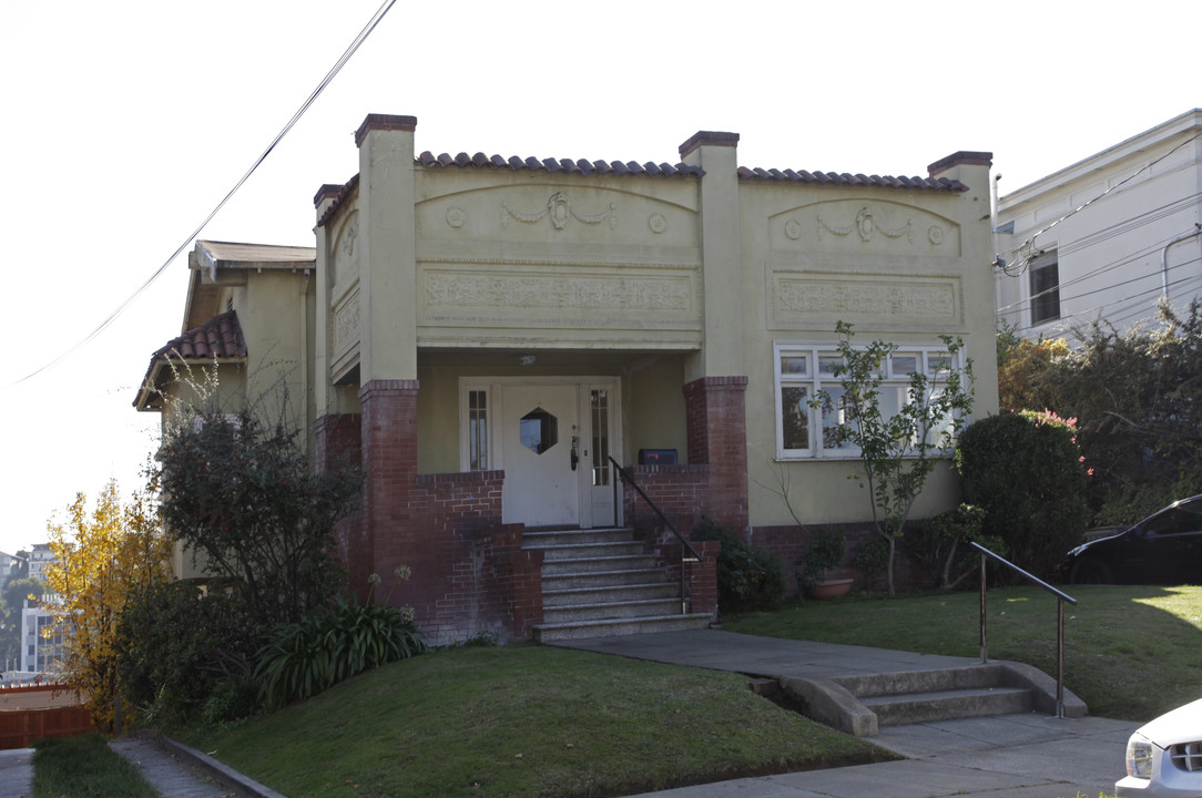 445-447 Lagunitas Ave in Oakland, CA - Building Photo