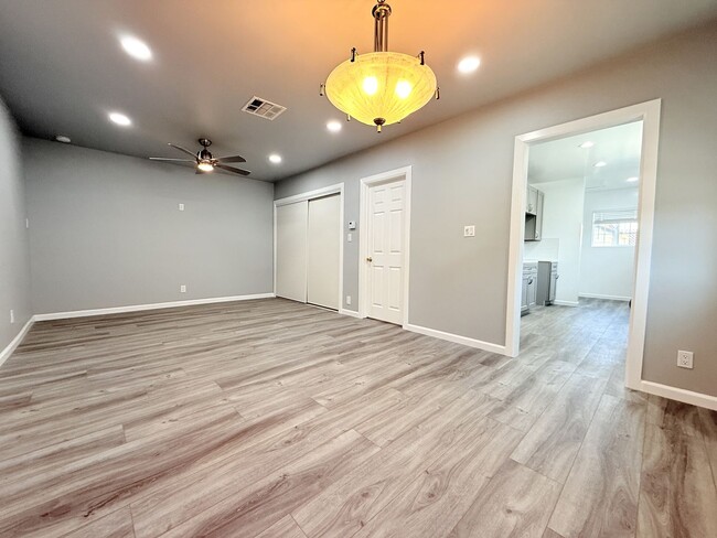 341 W Garfield Ave in Glendale, CA - Building Photo - Building Photo