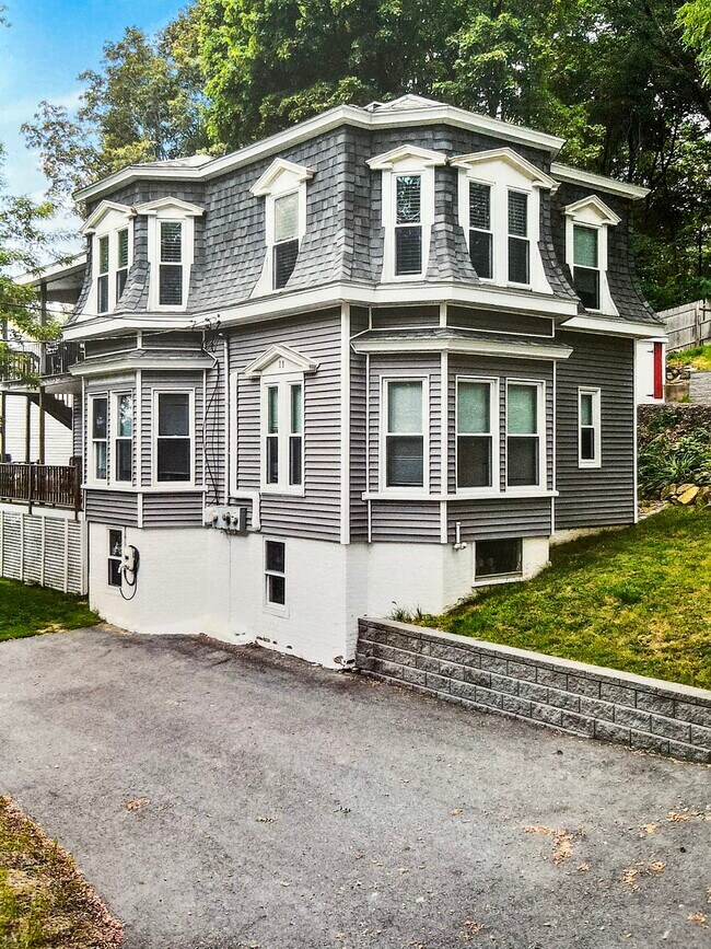 11 Atlantic Ave Rentals in Amesbury, MA