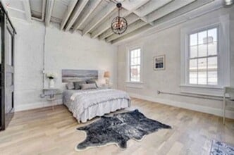 5138 Natrona Way in Pittsburgh, PA - Building Photo - Building Photo