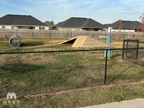 1061 Lakeview Dr in Centerton, AR - Foto de edificio - Building Photo