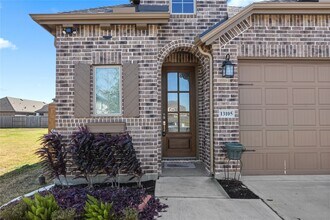 13105 Sapphire Lake Ln in La Marque, TX - Foto de edificio - Building Photo