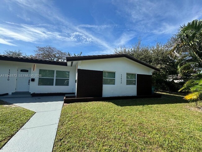 11912 NE 10th Ave in Biscayne Park, FL - Building Photo - Building Photo