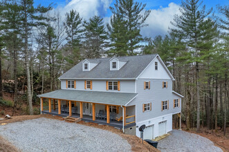 425 Mt Paron Rd in Deep Gap, NC - Building Photo - Building Photo