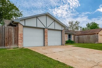 6803 San Pablo Dr in Houston, TX - Foto de edificio - Building Photo