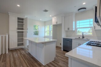 345 W 3rd St in San Dimas, CA - Building Photo - Building Photo