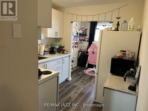 43 Wayne Ave in Oshawa, ON - Building Photo - Building Photo