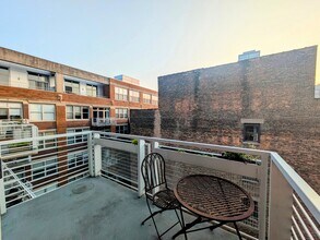 933 W Van Buren St, Unit 825 in Chicago, IL - Foto de edificio - Building Photo