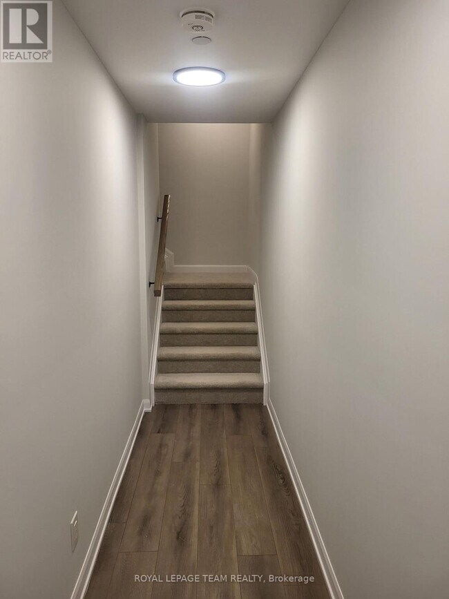 801 Glenroy Gilbert Dr in Ottawa, ON - Building Photo - Building Photo