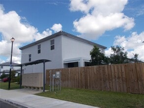 879 SE 26th Ter in Homestead, FL - Building Photo - Building Photo