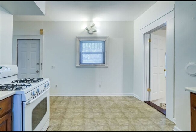 212 S Goodman St in Rochester, NY - Building Photo - Building Photo