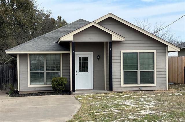 701 Bryan St in Glen Rose, TX - Building Photo