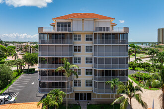 Courtyard Towers 4 in Marco Island, FL - Building Photo - Building Photo