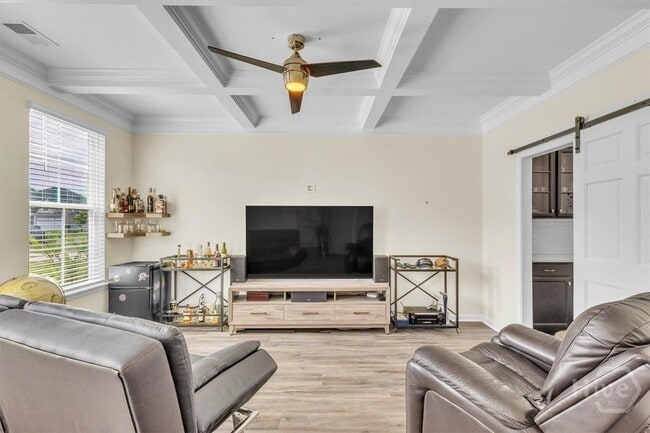 property at 2480 Kingswood Dr