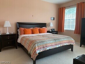 2021 Crestview Way in Naples, FL - Foto de edificio - Building Photo