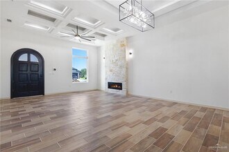 17 N Alyna Ave in Edinburg, TX - Building Photo - Building Photo