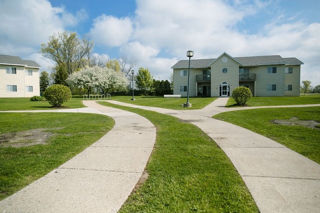 Maplewood Square Apartments in Greenville, MI - Building Photo - Building Photo