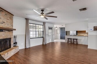 315 S Philo Dr in Lafayette, LA - Foto de edificio - Building Photo