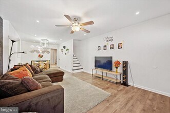 457 N Edgewood St in Philadelphia, PA - Building Photo - Building Photo