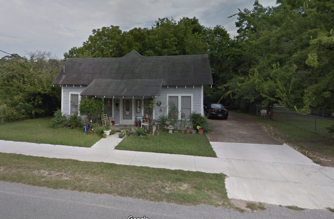 368 E Pine St in Batesville, AR - Building Photo