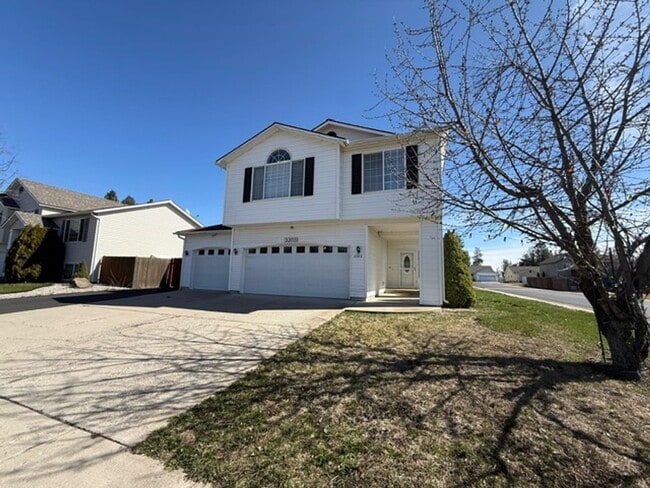 property at 3303 Meadow Glen Ln