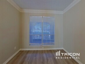 300 Westbrook Dr in Arlington, TX - Building Photo - Building Photo