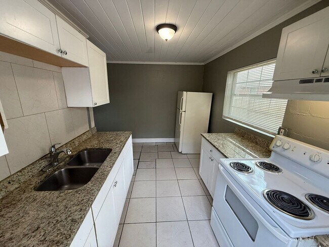 3618 Machado St in Tampa, FL - Building Photo - Building Photo