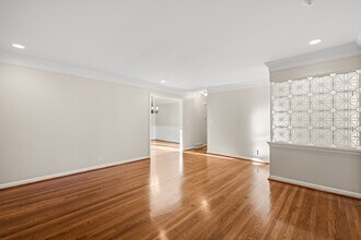 318 Castleview Dr in Louisville, KY - Foto de edificio - Building Photo