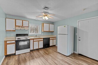 5455 N Main St in Fall River, MA - Foto de edificio - Building Photo